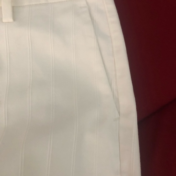 White pants with tiny tucks - Picture 3 of 7